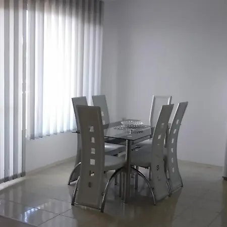 Ξενοδοχείο με διαμερίσματα Marina Rezidence *** Καβάρνα